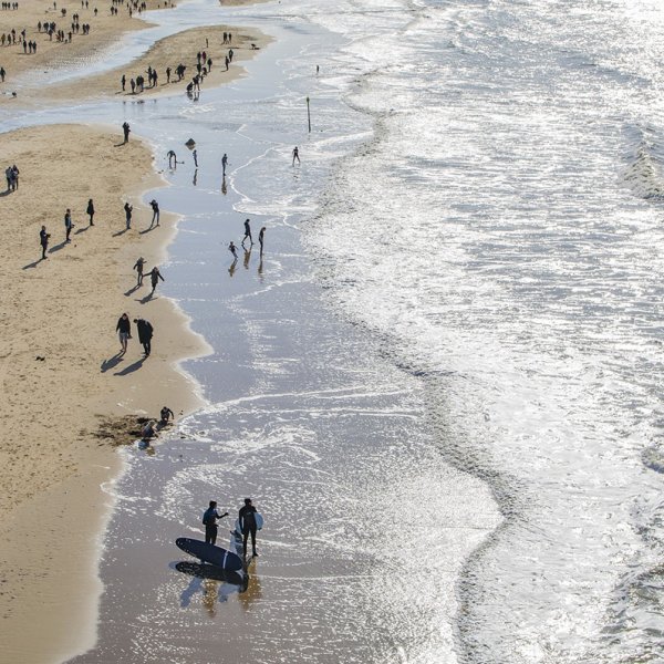 Coast line with people